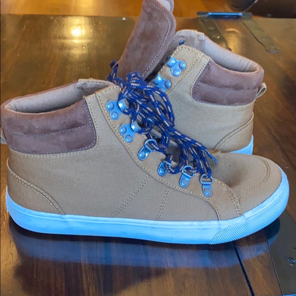 Big boys old navy boots. Size 6. Worn once indoors